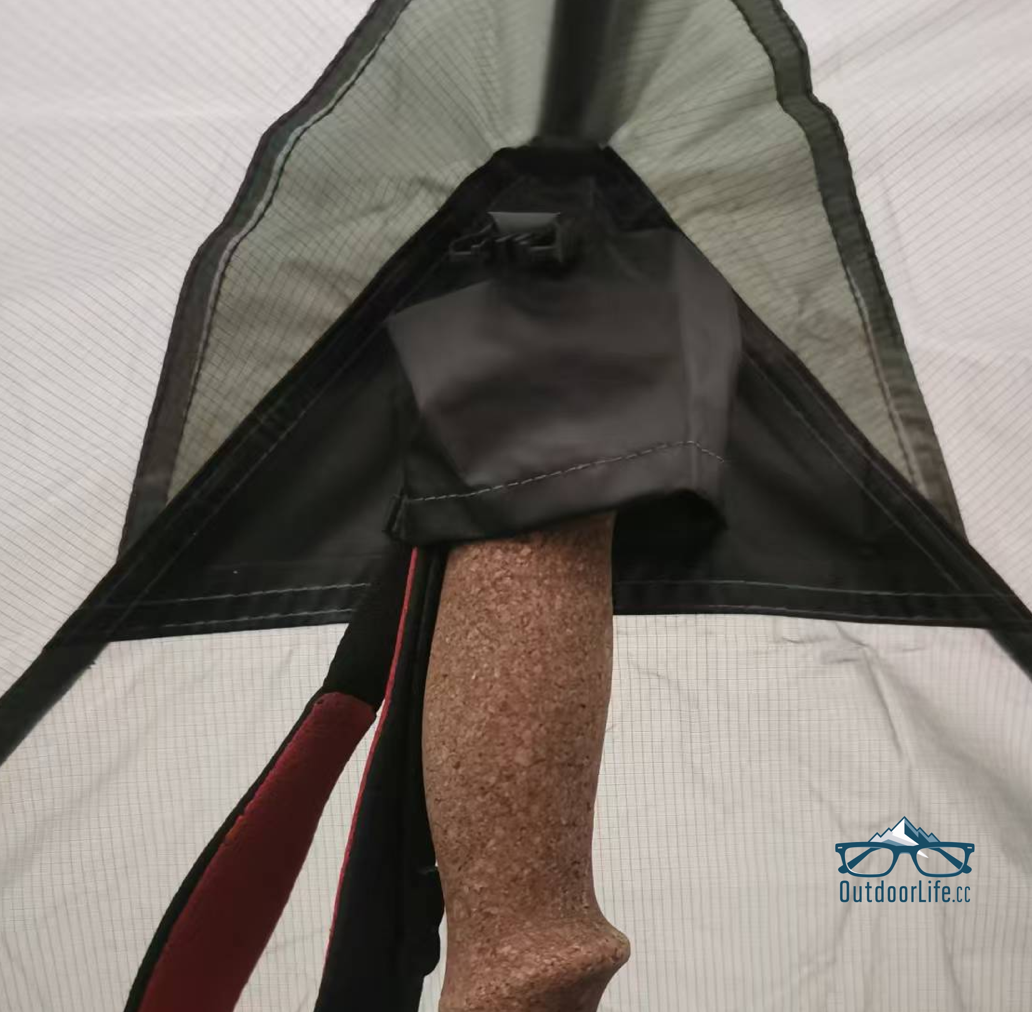 非门厅侧的登山杖支点